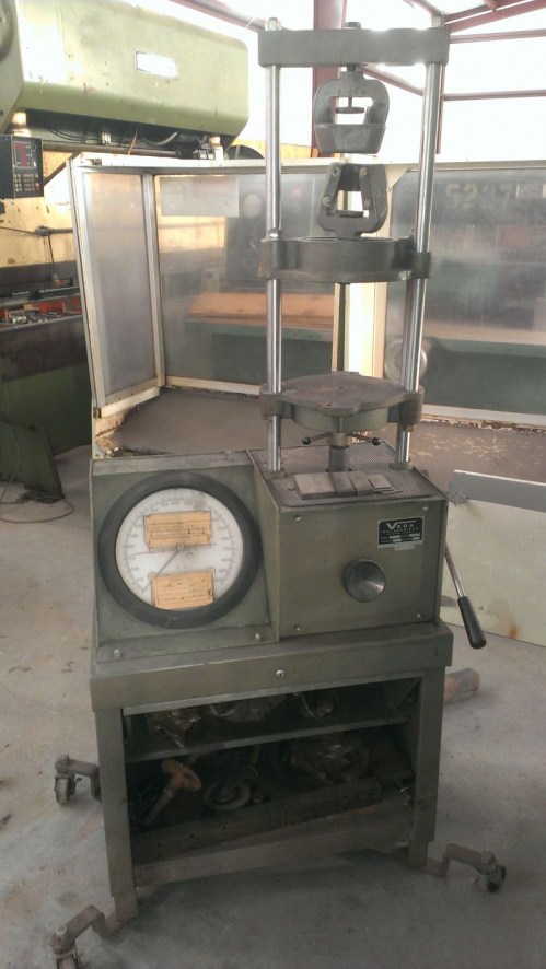 RR 326 Vega UTM 3B Tensile Tester